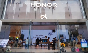 打造沉浸式AI科技乐园！深圳湾万象城荣耀阿尔法全球旗舰店正式焕新启幕